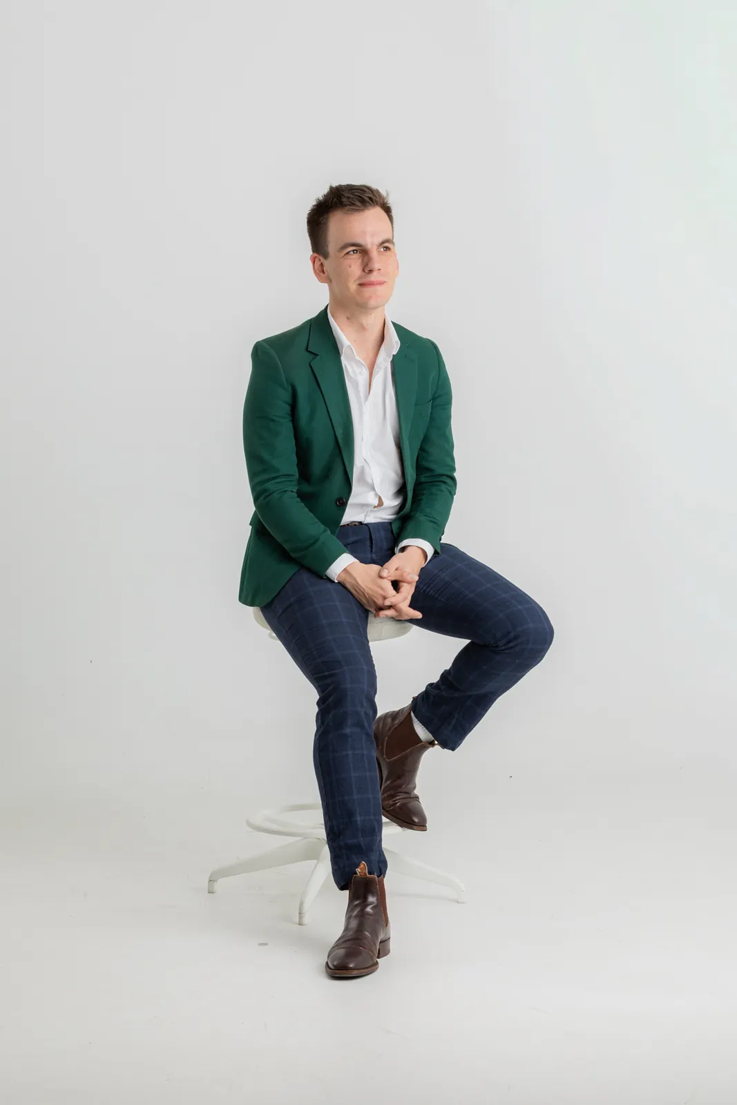 Alex Dekker, seated studio portrait